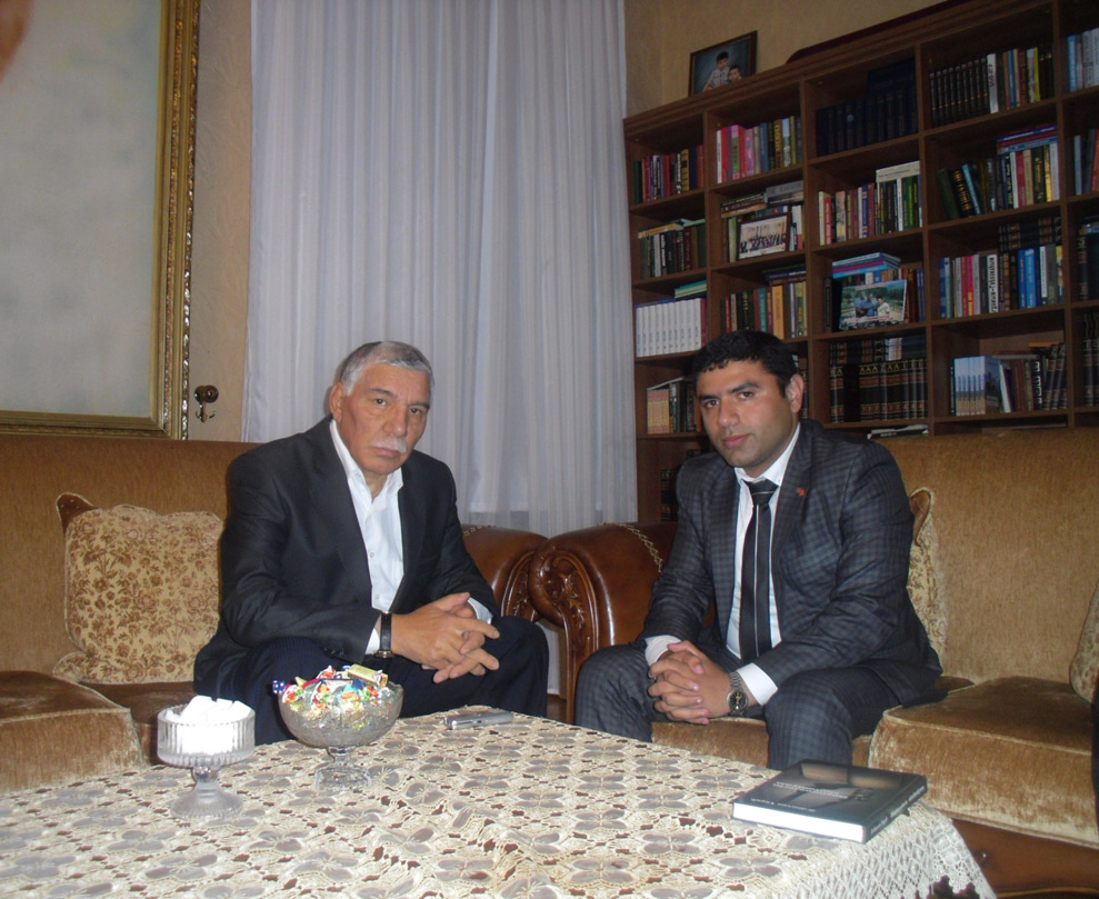 Zəlimxan Yaqub: Bu gün şairin evini şair, yazıçının evini yazıçı yıxır - <span>MÜSAHİBƏ</span>