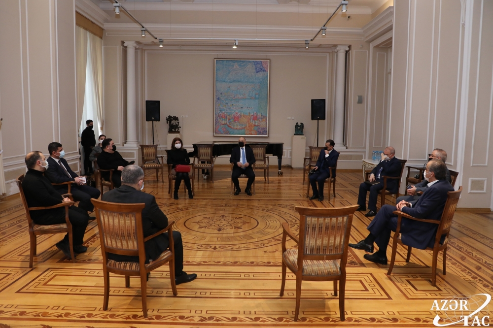 Mədəniyyət naziri ölkəmizdə fəaliyyət göstərən televiziya kanallarının rəhbərləri ilə görüşüb