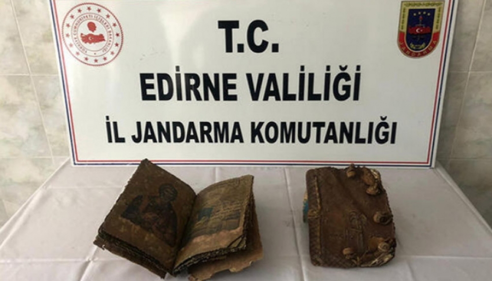 Türkiyədə hər biri 500 illik tarixə sahib iki ədəd "İncil" tapılıb