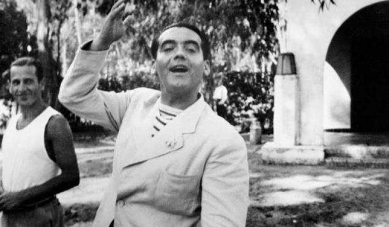 Federiko Qarsia Lorka - Bu çılpaq bədən at nalları dəyməyən...