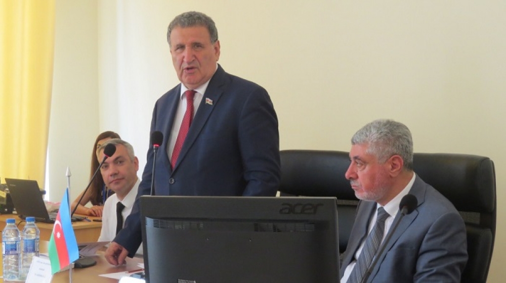 Əlyazmalar İnstitutunda Nəsiminin 650 illik yubileyinə həsr olunan konfrans keçirilib