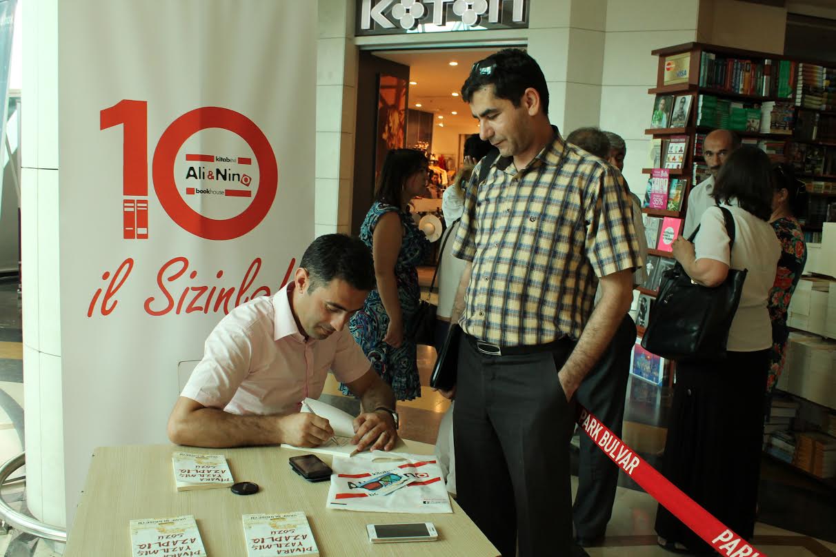 Vasif Əlihüseynin “Divara yazılmış AZADLIQ sözü” kitabının müzakirə-imza günü keçiriləcək