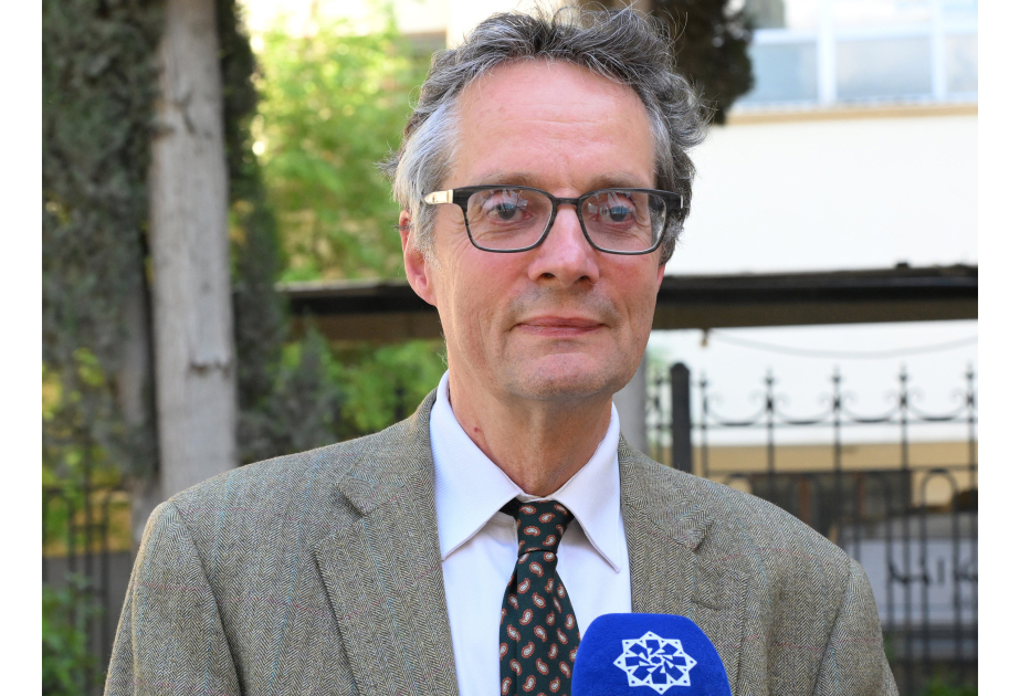 Professor Edmund Herziq: Nizami Gəncəvinin əlyazmalarının vahid kataloqu üç dildə nəşr ediləcək