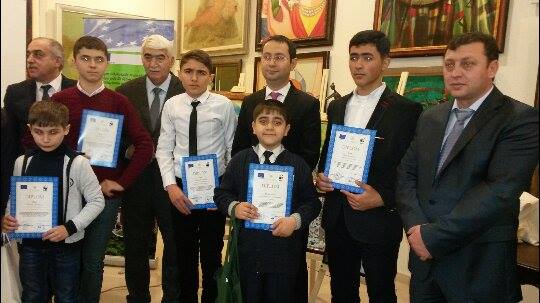 V sinf şağirdi “Ağlayan ağac” rəsminə görə fərqlənmə diplomu aldı