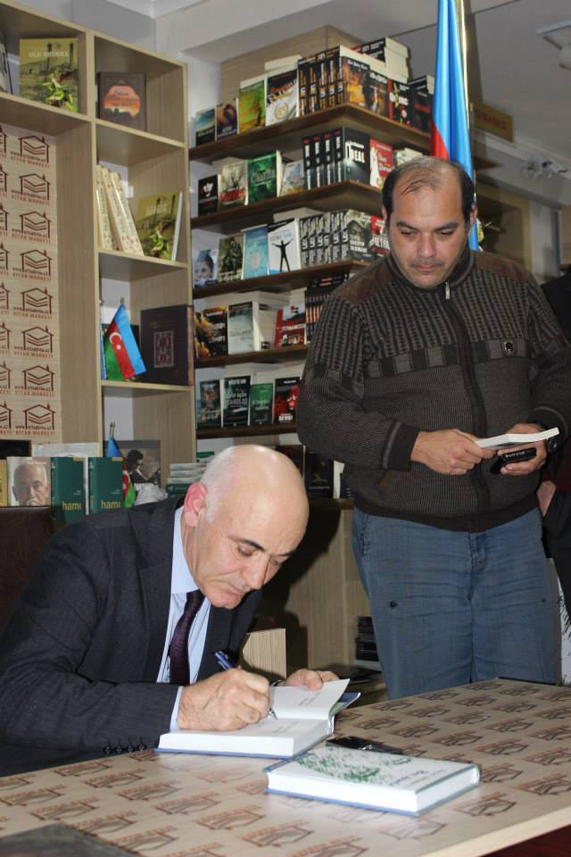 <span>Yazıçıdan Vaqif Bəhmənliyə dəstək	
	</span>