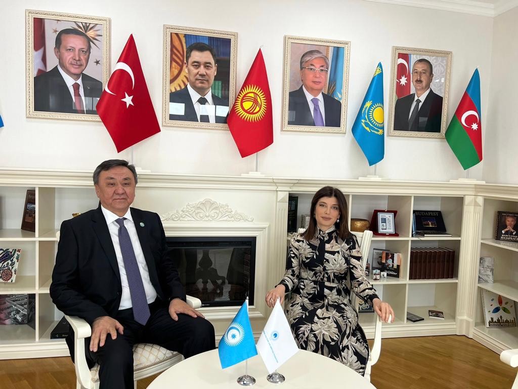 <div>Beynəlxalq Türk Mədəniyyəti və İrsi Fondunun 
prezidenti Kubanıçbek 
Ömüraliyev ilə görüşüb</div>