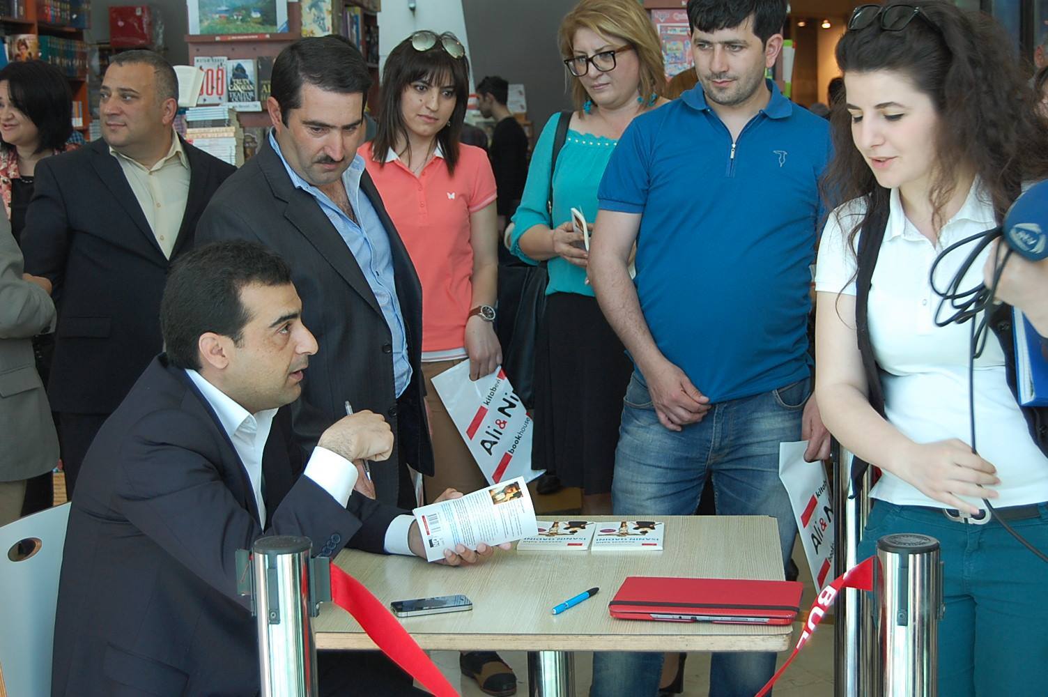 Səxavət Sahilin \"İsanın qadını\" kitabının təqdimatı - <span>VİDEO</span>