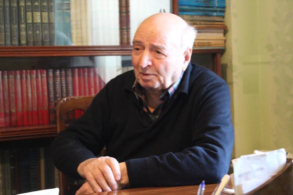 <span>Rövşən Yerfi - 88 yaşlı yazıçı</span><br>