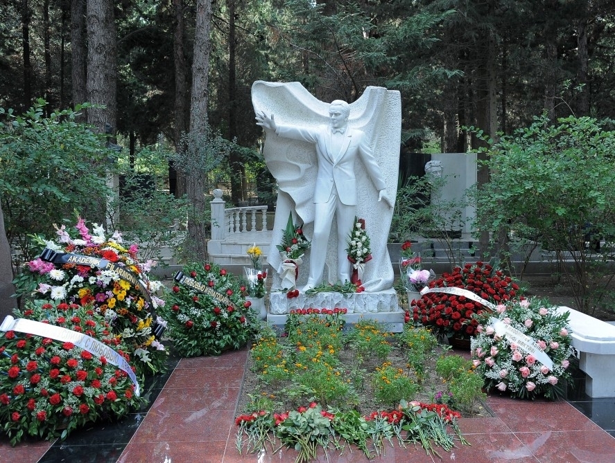 Bu gün Müslüm Maqomayevin doğum günüdür