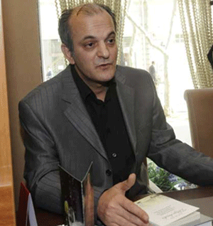 <span>Salam: “Yazıçıların ifrat qayğı dilənçiliyindən zəhləm gedir...”	
	</span>