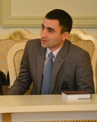 Elşad Ərşadoğlu: “Özümü şeirdə daha yaxşı ifadə edə bilirəm”