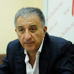 İbrahim Nəbioğlu yazır - Anasının dəfnində ağlamayan adam