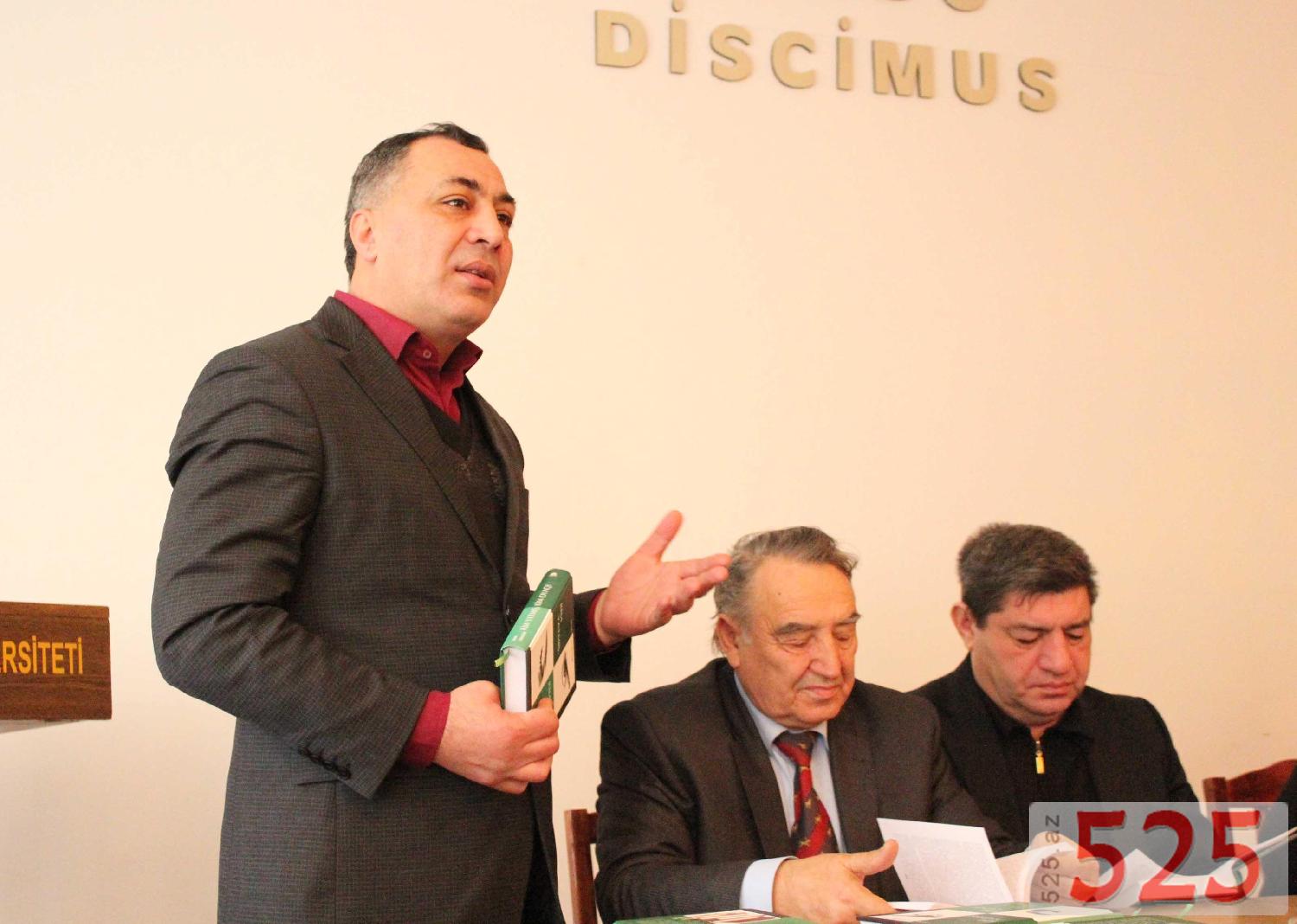 Əsəd Cahangirin yeni kitabı müzakirə edildi