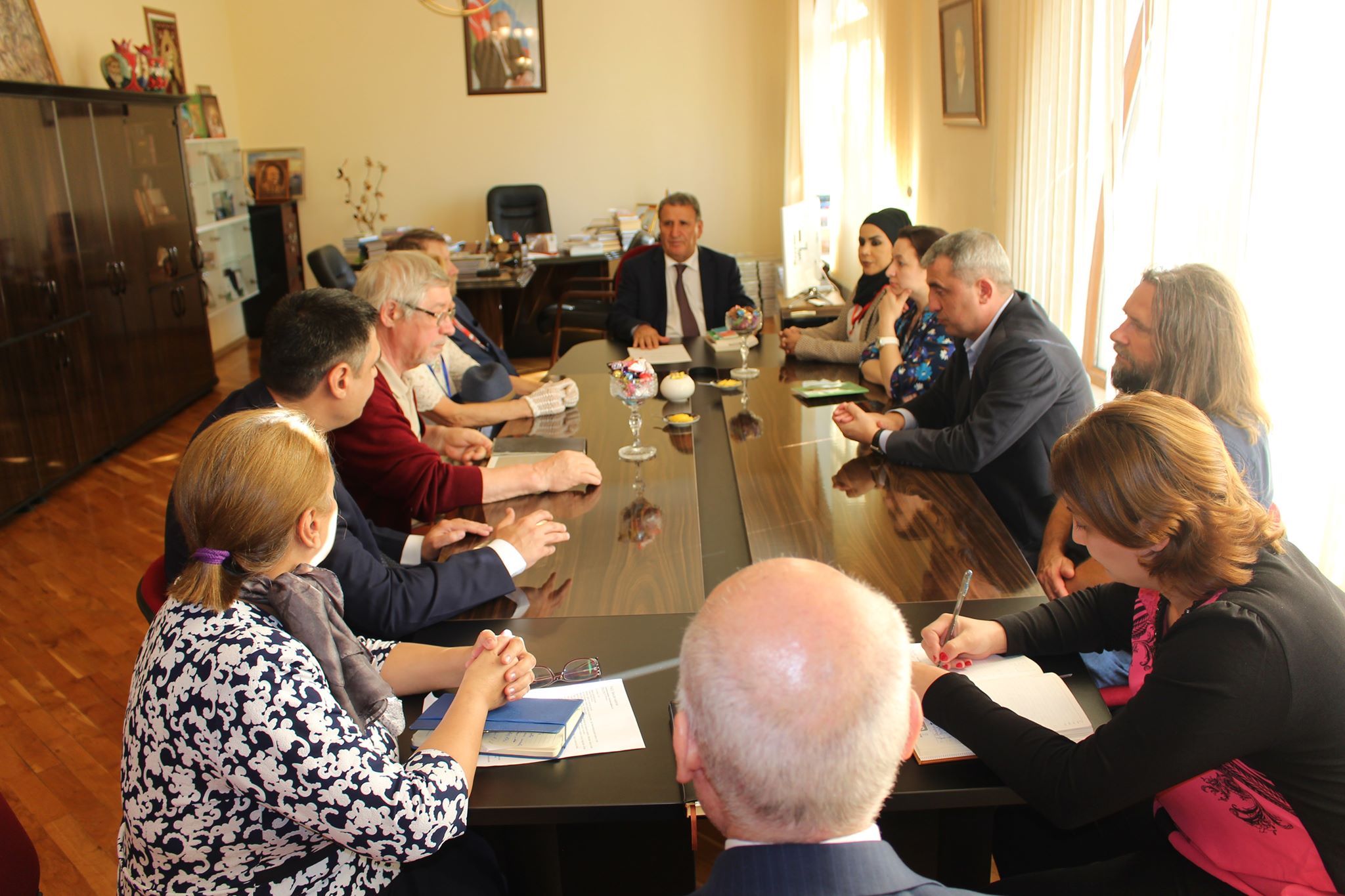 Ədəbiyyat İnstitutunda xarici yazarlarla görüş keçirilib