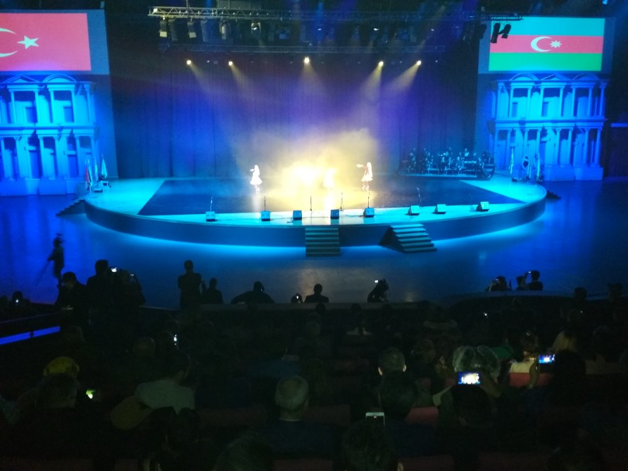 İstanbulda Azərbaycan Xalq Cümhuriyyətinin yaranmasının 100 illiyi münasibətilə konsert təşkil olunub