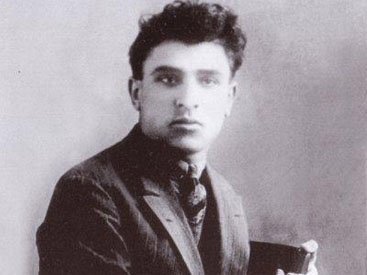 Mikayıl Müşfiq - Qarşımda nazlanıb yenə gülürsən... 