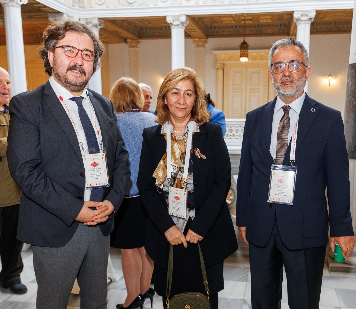 <div>Sevil İrevanlı - Türkiyat Araştırmaları Enstitüsünün 100. Milletlerarası Kongresinden gözlemler, izlemler</div>