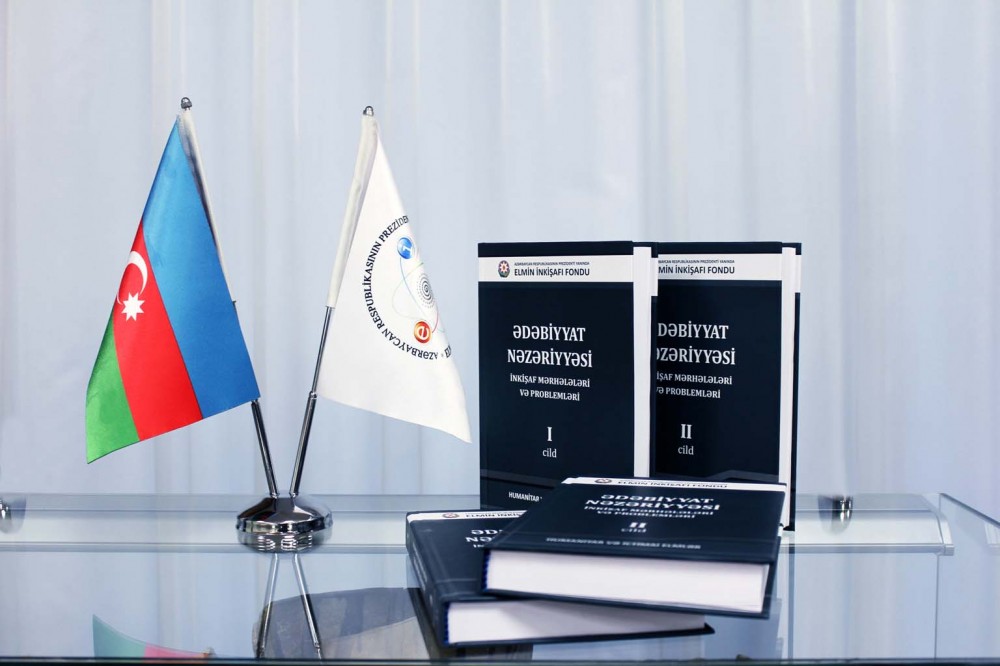 “Ədəbiyyat nəzəriyyəsi: inkişaf mərhələləri və problemləri” kitabı çapdan çıxıb