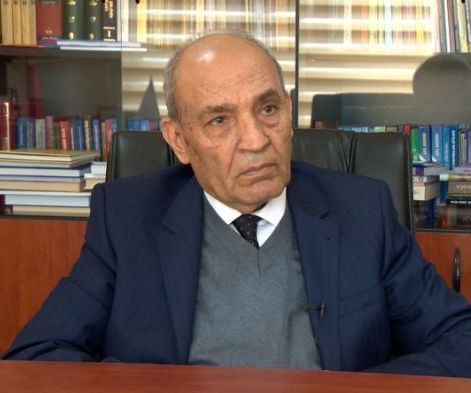 Dilçilik İnstitutunun direktoru cəmiyyəti ana dilinin saflığını qorumağa çağırıb