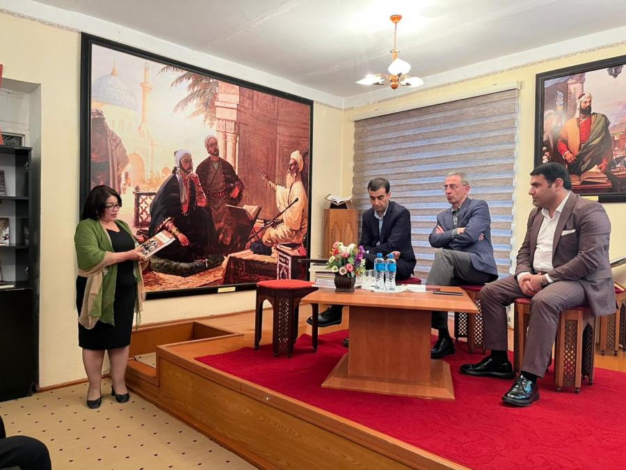 Fərid Hüseynlə kürdəmirli oxucuların görüşü olub