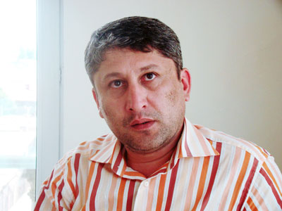 <span>Zahir Əzəmət: "Bir qadının azadlığı onun kişisi qədərdi"	
	</span>