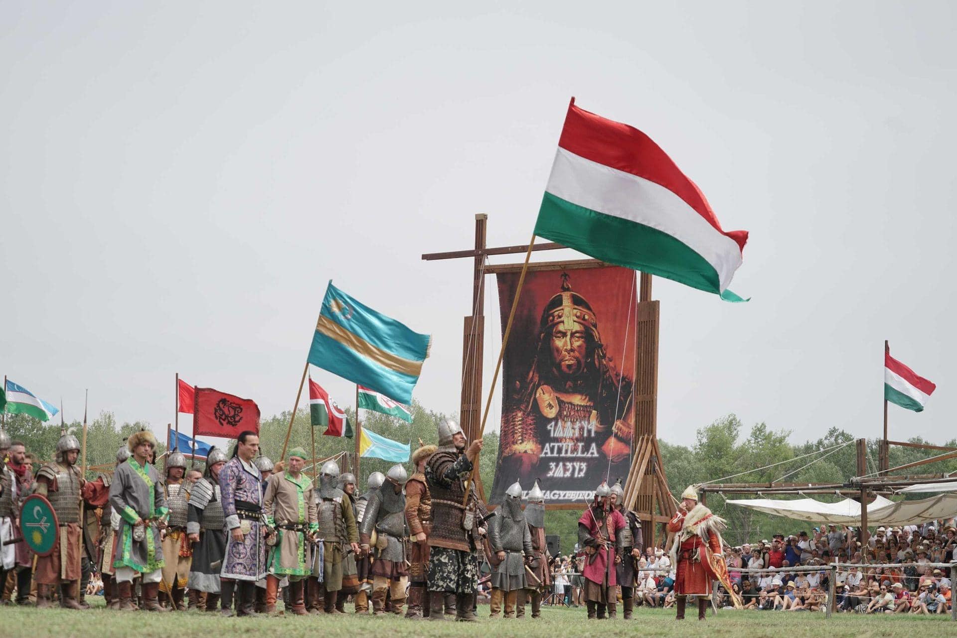 Günay Əfəndiyeva: “Hun-Türk Qurultayı kimi tədbirlərin Bursada və 
Şuşada, Türküstanda və Oşda, Səmərqənddə və Mərvdə də təşkil olunması 
mühüm önəm daşımaqdadır”.