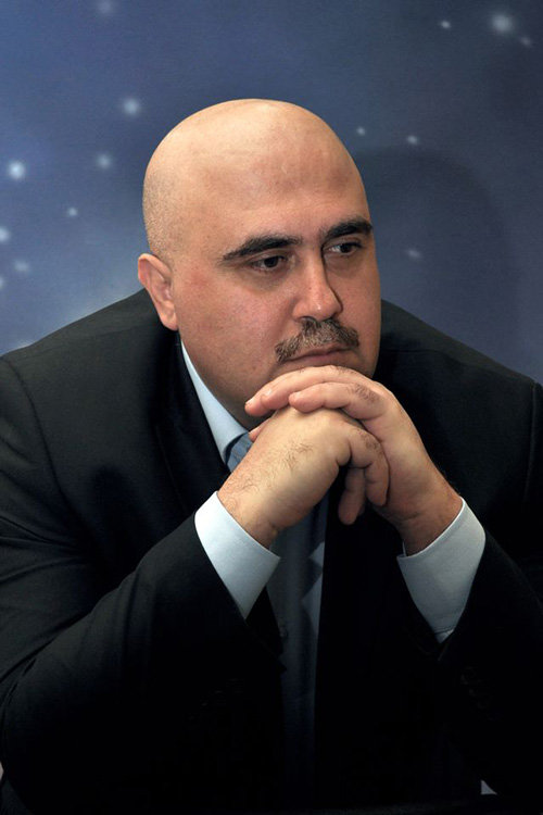 Etibar Kərimli - Antik ədəbiyyat tarixi" adlı dərsliyin müəllifi kimdir?