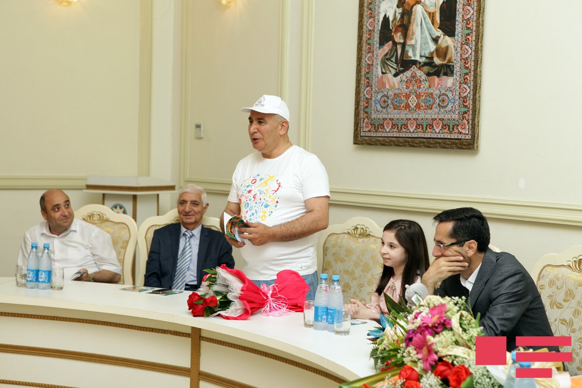 AYB-də 10 yaşlı Alsunun “Quş yuxusu” kitabının təqdimatı keçirilib