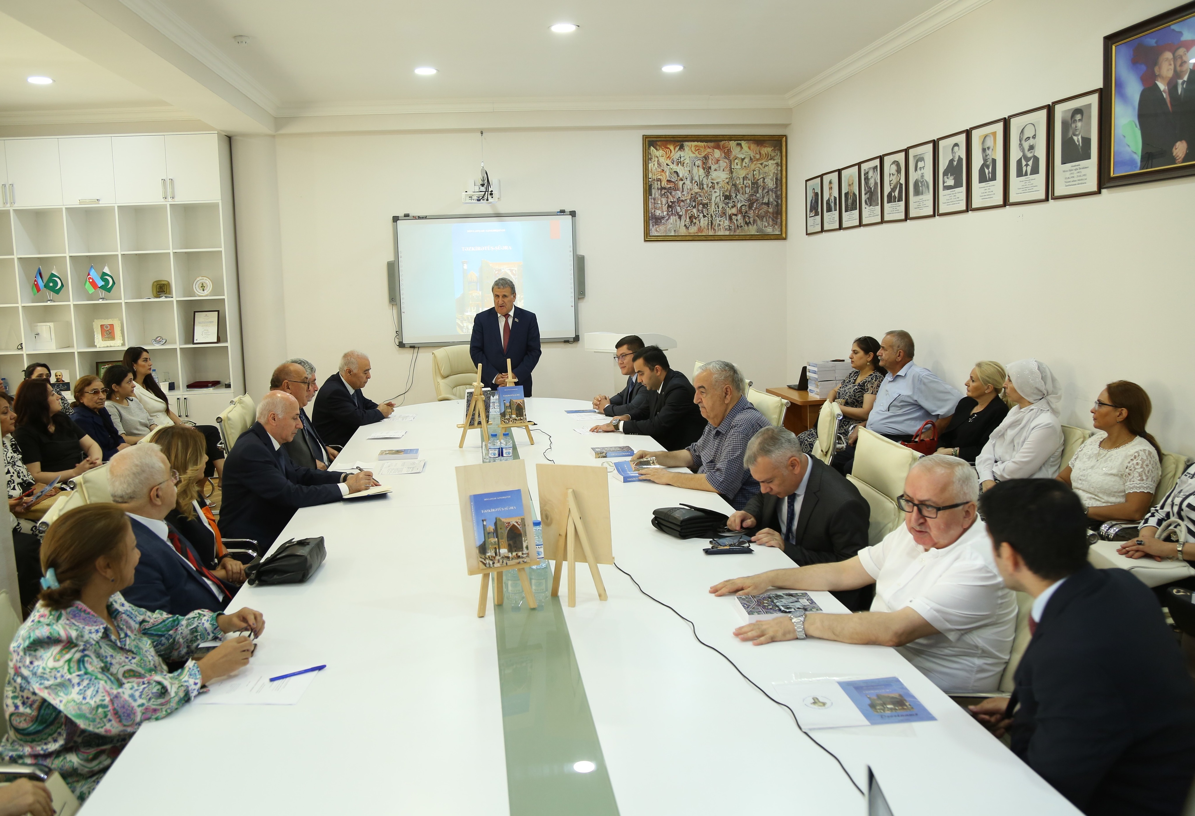 Ədəbiyyat İnstitutunda Dövlətşah Səmərqəndinin “Təzkirətüş-şüəra” kitabını təqdim edilib