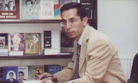 “Ulduz”un baş redaktoru xəstə yazıçıya dəstək oldu