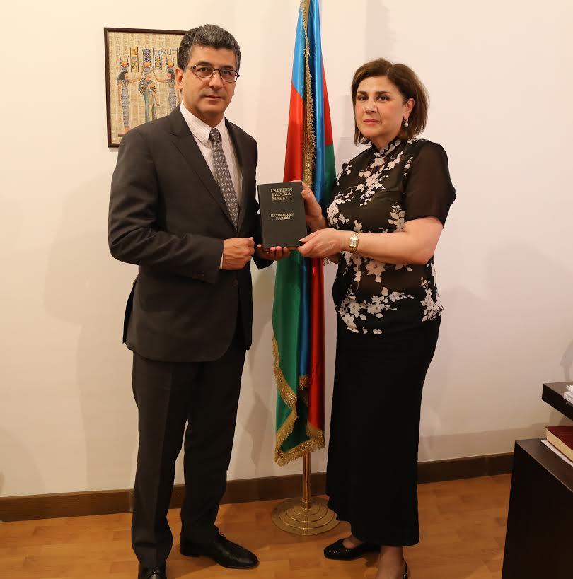 Markesin kitabı Kolumbiyanın müvəqqəti işlər vəkilinə təqdim edildi