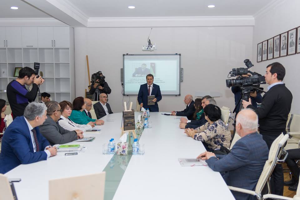Ceyhun Hacıbəylinin “Seçilmiş əsərləri” kitabının təqdimatı olub