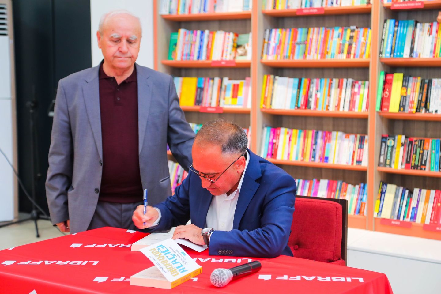 Azad Qaradərəli - Yazıçı Məqsəd Nurun rəssamlığı