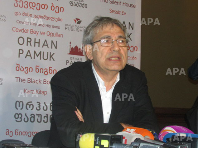 Orxan Pamuk Tiflisdə görüş keçirib