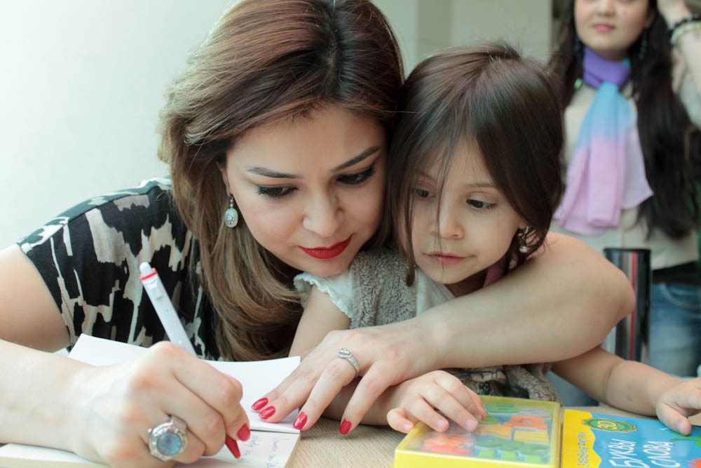 <span>Sevinc Çılğın \"Alaçarpa\" şeirlər kitabı üçün \"Kitab günü\" keçirdi
	
	
	</span>