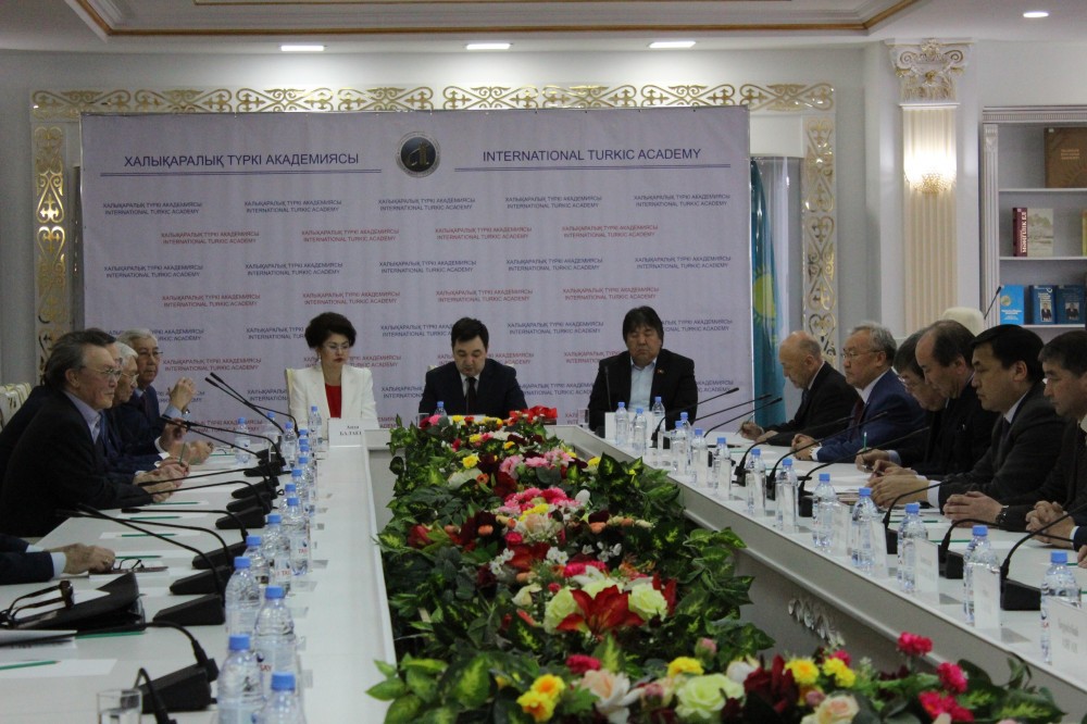 “İmperiyanın son yazarı” kitabı Çingiz Aytmatovun 90 illiyinə həsr olunub