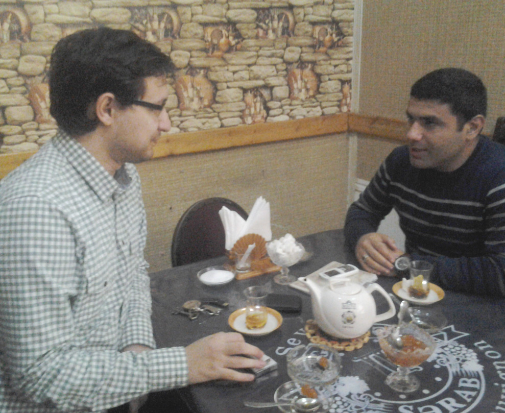 Qismət: \"Bizim ədəbiyyatda bütləşdirmək meylləri çox güclüdür\" - <span>MÜSAHİBƏ</span><br>