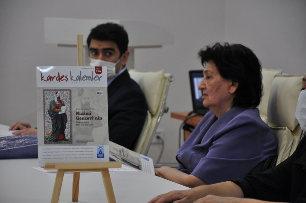 Ədəbiyyat İnstitutunda “Qardaş qələmlər” dərgisinin Nizami Gəncəviyə həsr edilmiş nömrəsinin təqdimatı keçirilib