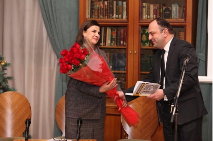 <span>İkicildlik \"Müasir Azərbaycan ədəbiyyatı\" antologiyası Moskvanın ədəbi ictimaiyyətinə təqdim olundu</span><br>