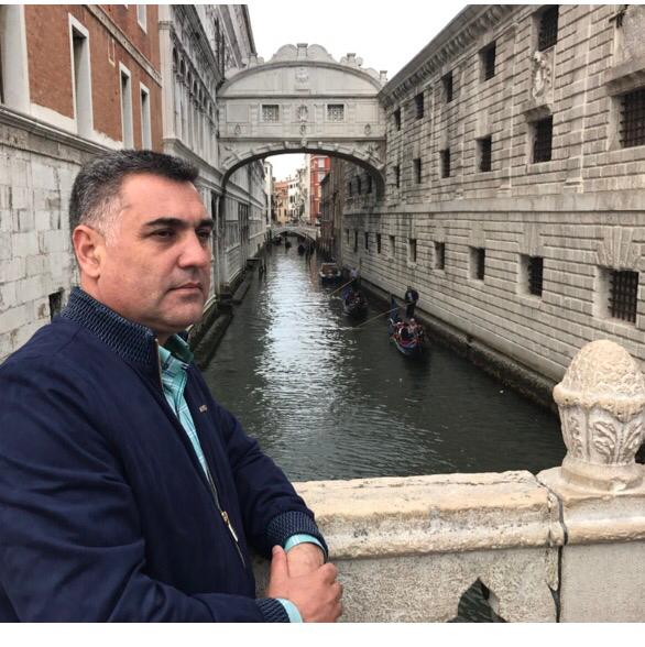 Üzeyir Əlizadə - İçindən qurd çıxan təxəllüs