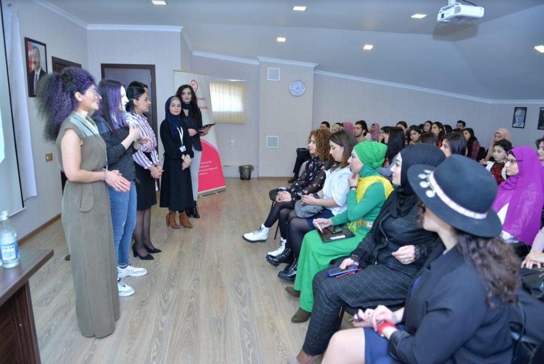 “Loqos”da “Gülümsə, çünki sən qadınsan” adlı tədbir - <span>Fotolar	
	</span>