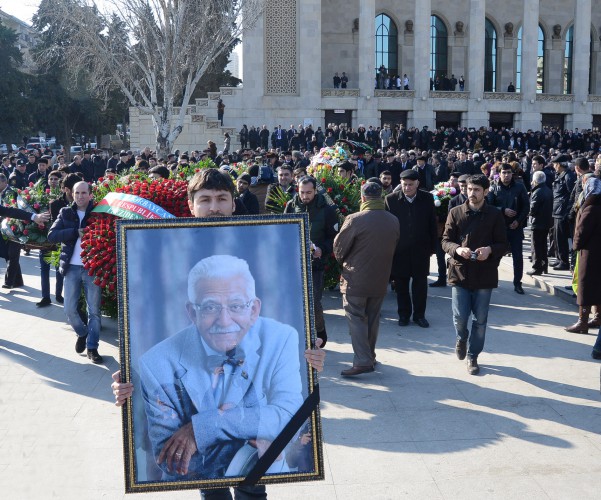 Xalq şairi Vaqif Səmədoğlu son mənzilə yola salınıb