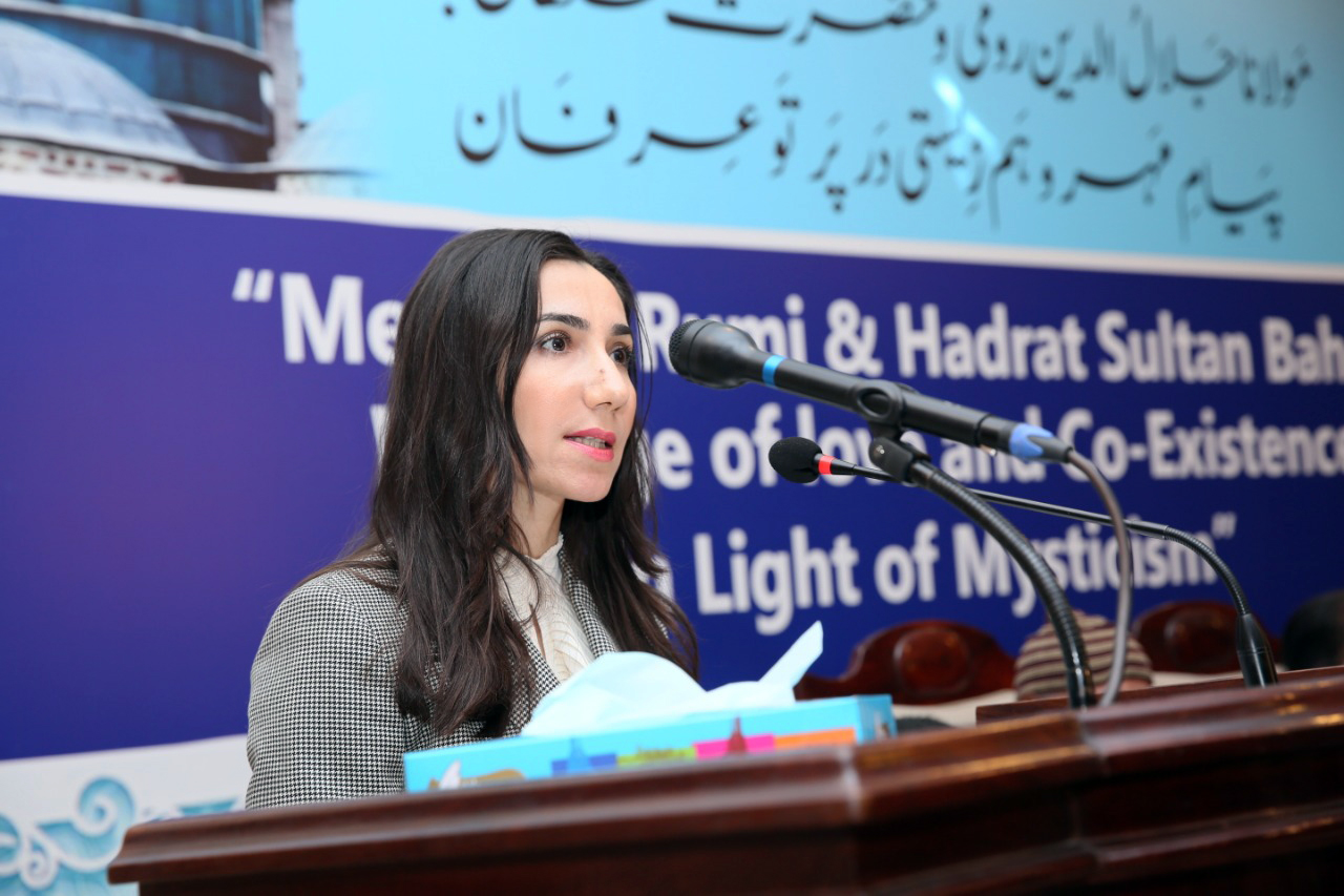 <div style="text-align: left;">Bəsirə Əzizəli - Sultan Bahunun dünyaya sevgi çağırışı</div>