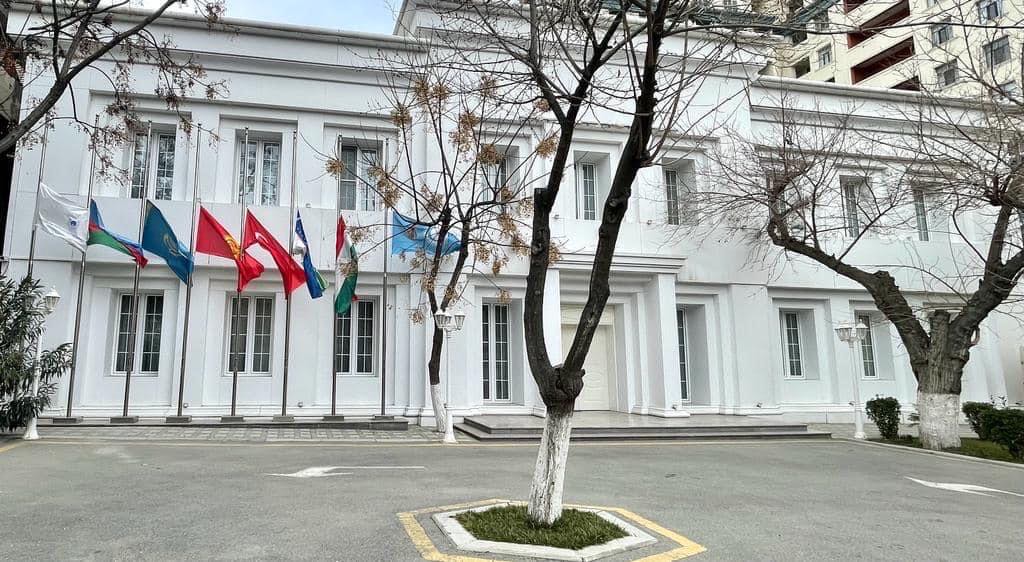 <span style="text-align: justify;">Beynəlxalq Türk Mədəniyyəti və İrsi Fondunda bayraqlar yarıya endirildi</span>