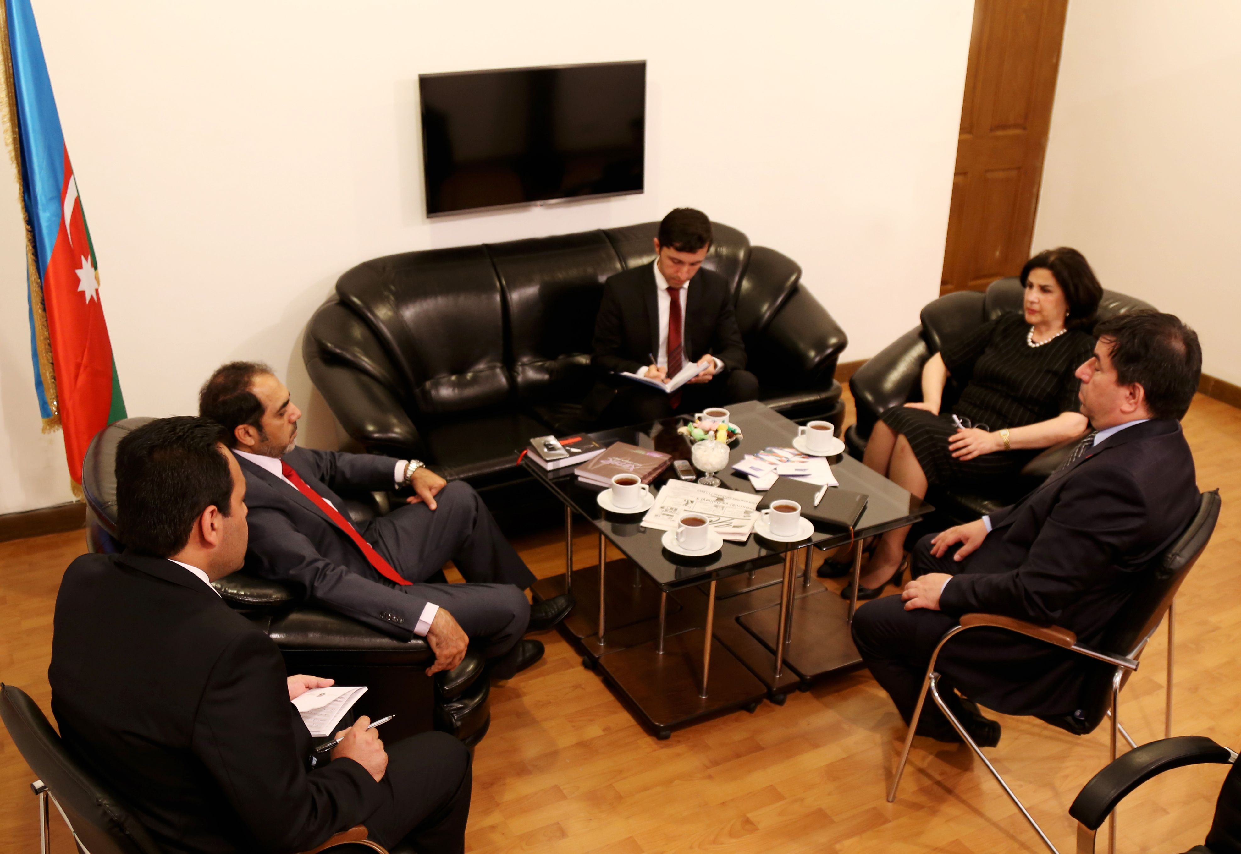 Birləşmiş Ərəb Əmirliklərinin Azərbaycandakı səfiri Tərcümə Mərkəzində olub<br>