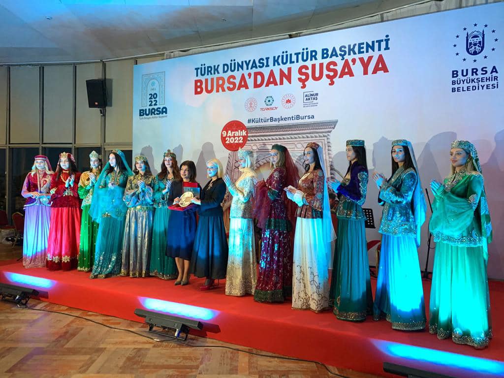 “Qarabağ” milli geyim kolleksiyası Bursada nümayiş olunub