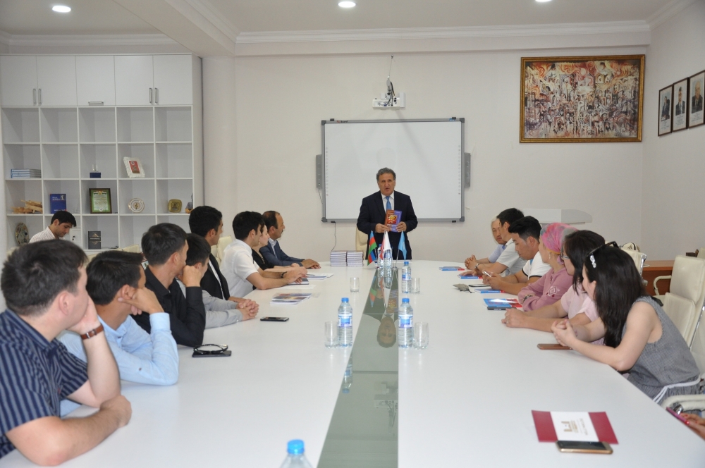 Ədəbiyyat İnstitutunda Qırğızıstan yazıçıları ilə görüş təşkil olunub