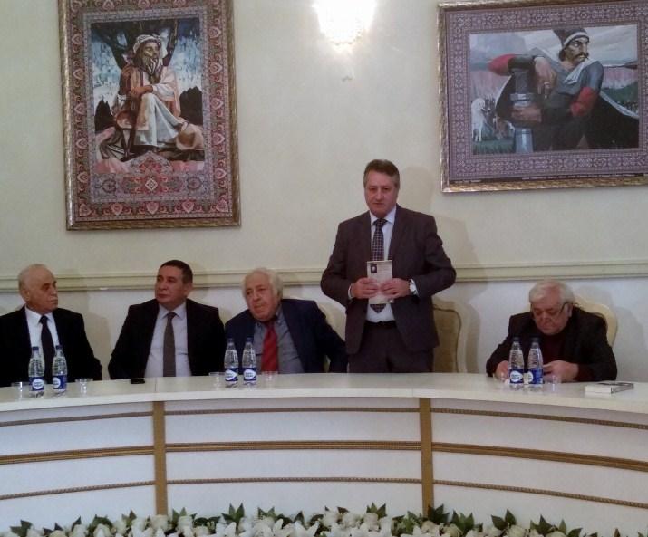 Elçin Hüseynbəylinin "Gözünə gün düşür" kitabı təqdim olundu