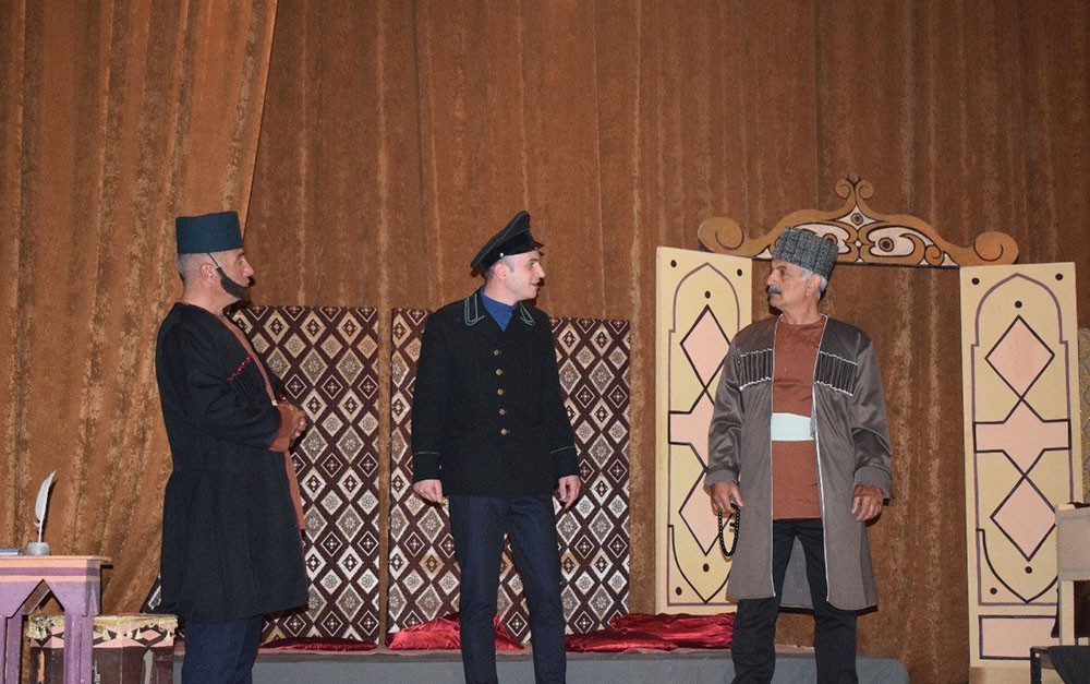 “Bəxtsiz cavan” faciəsində köhnəliklə yeniliyin qarşılaşdırılması