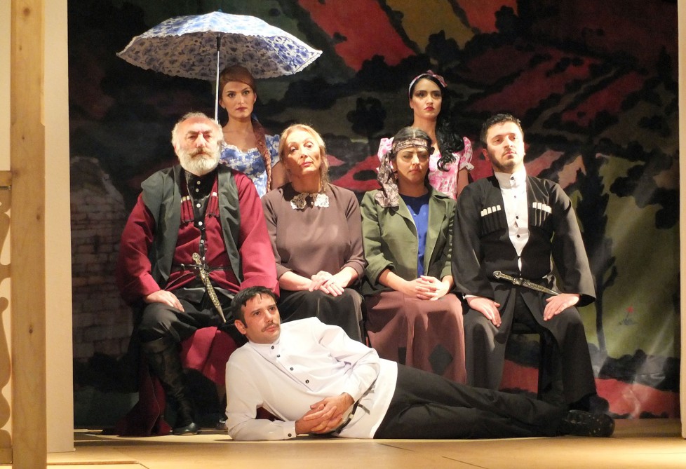 Tbilisidəki Heydər Əliyev adına Azərbaycan Dram Teatrı mövsümə yeni tamaşa ilə başlayıb